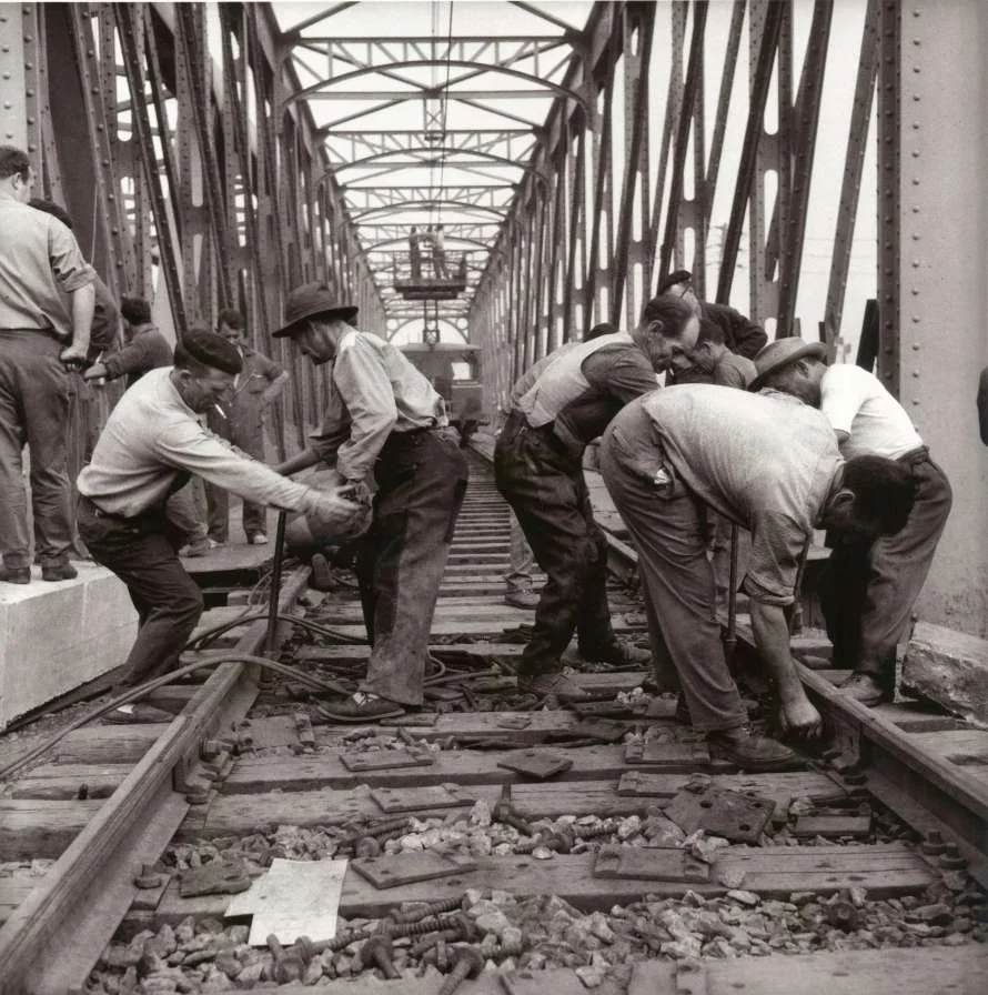 Contruyendo un puente para Duro Felguera, Langreo 1963